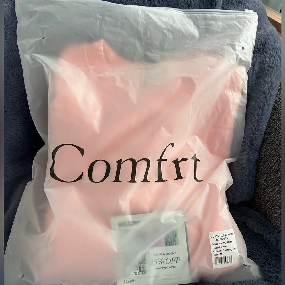 Women's Relaxed Crewneck Sweatshirt in Light Pink - Picture 3 of 3